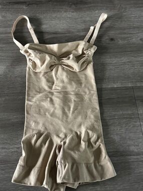 NWOT SKIMS Seamless Sculpt Shortie Bodysuit Removable Straps XS